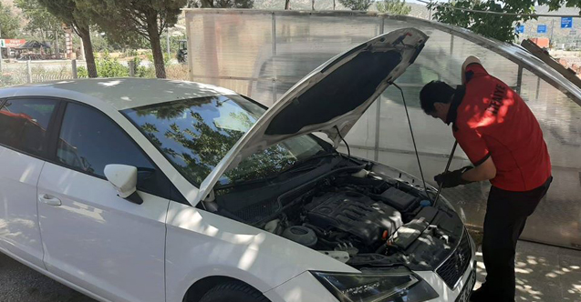 Yaramaz kedi otomobilin motoruna sıkıştı Çorum Yayla Haber Gazetesi