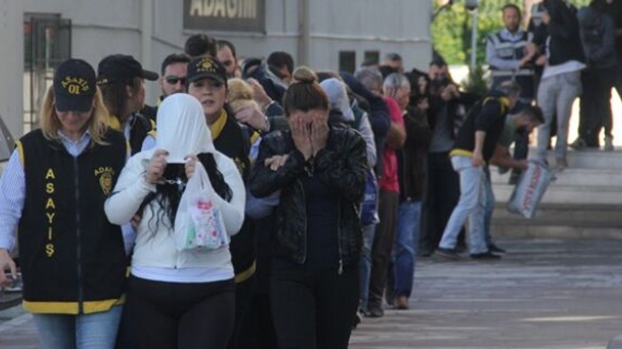 Kuaförde süsleyip gönderiyor, eşinin fiziği bozulmasın diye çocuk yaptırmıyor