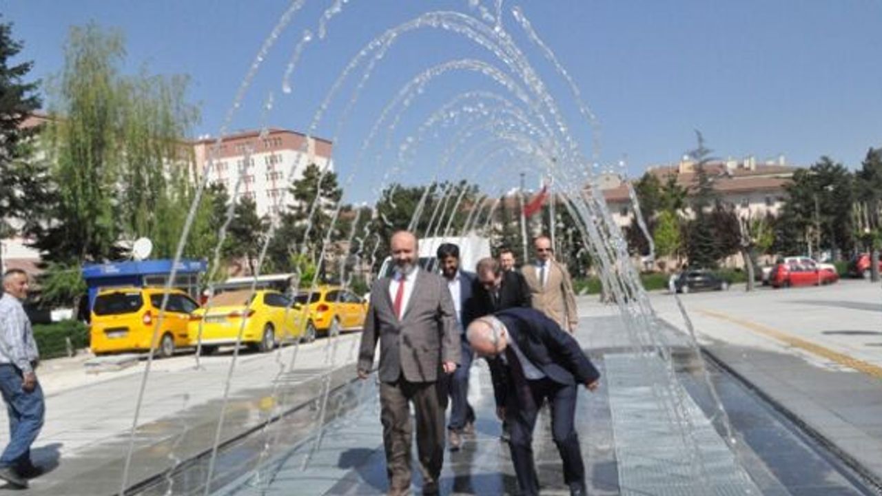 Çorum'da 40 milyon liralık yatırımın tanıtımında ilginç kaza! Başkan sırılsıklam oldu