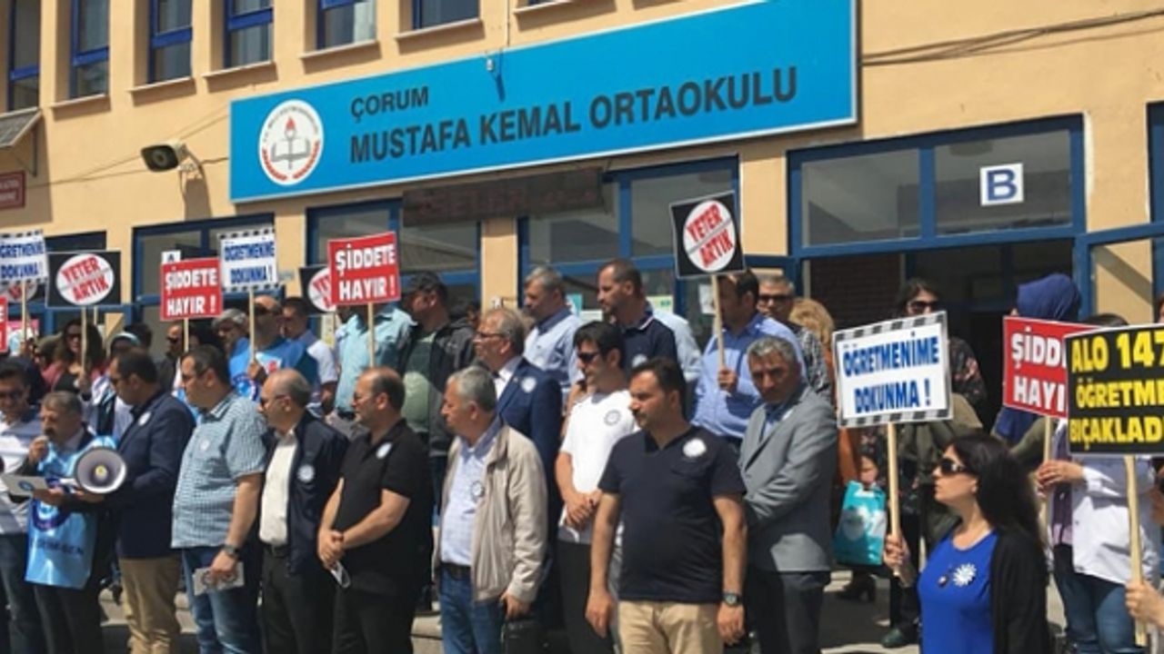 "Öğretmenime dokunma"