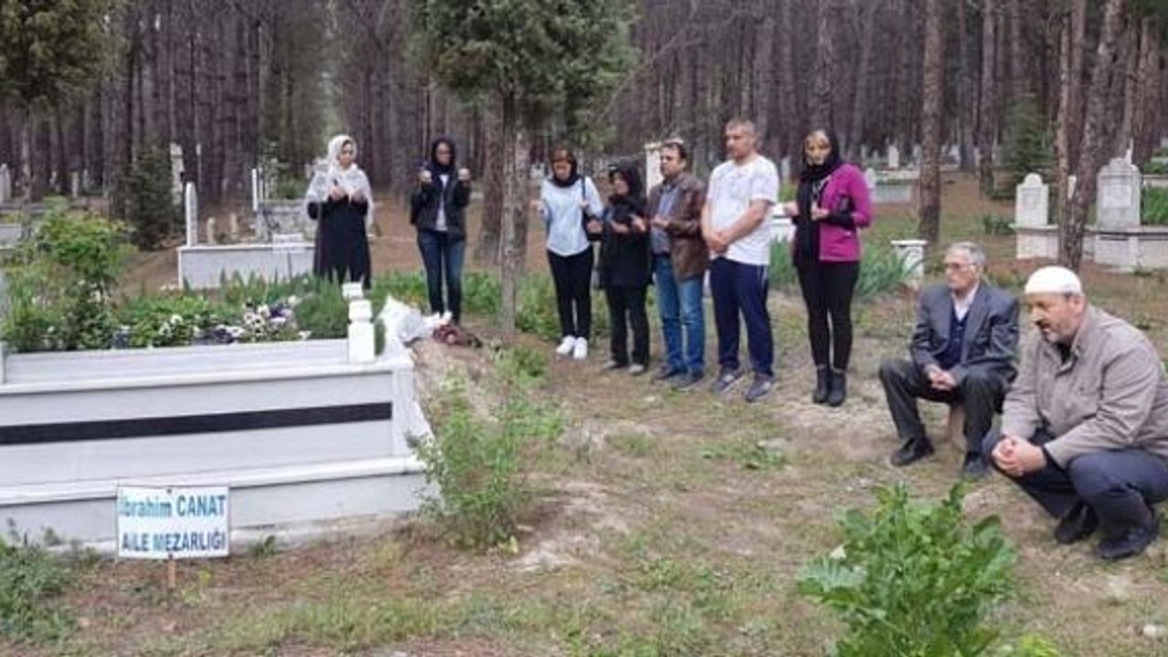 Osmancık'ta 22 yıl önce omuzladığı yükü unutmadılar! Mezarı başında anıldı