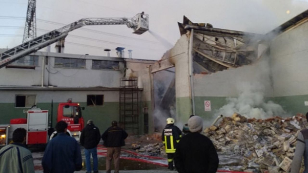 Yumurta viyolü üretimi fabrikasında yangın