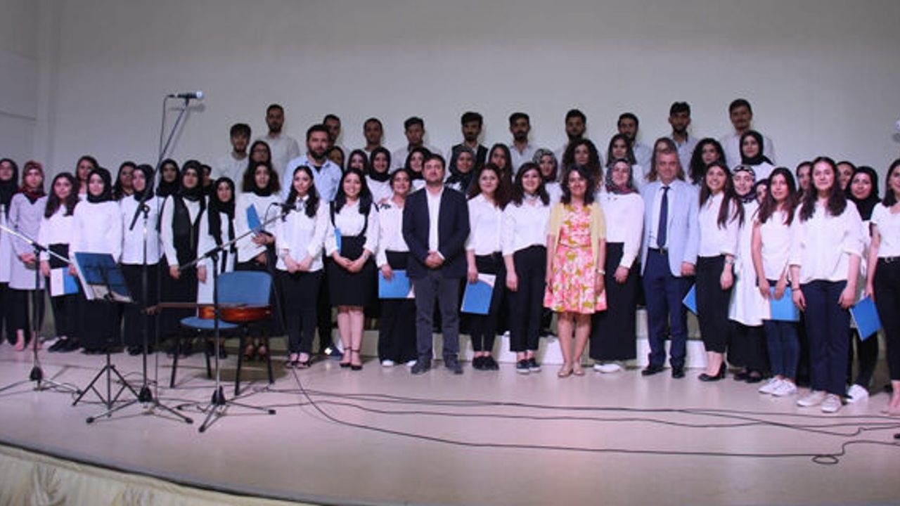 Üniversite öğrencilerinden Sevgi Evleri’nde türkü dinletisi 