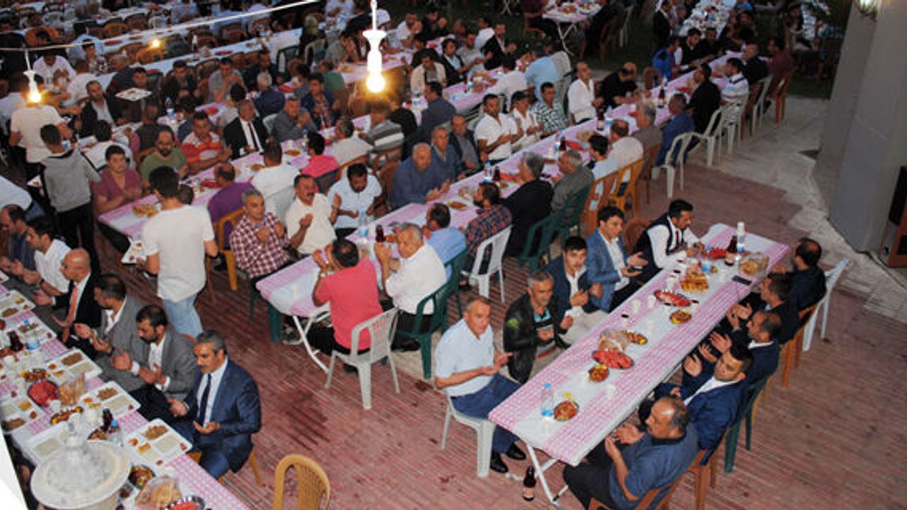 Gür, esnaf yöneticilerini iftarda bir araya getirdi