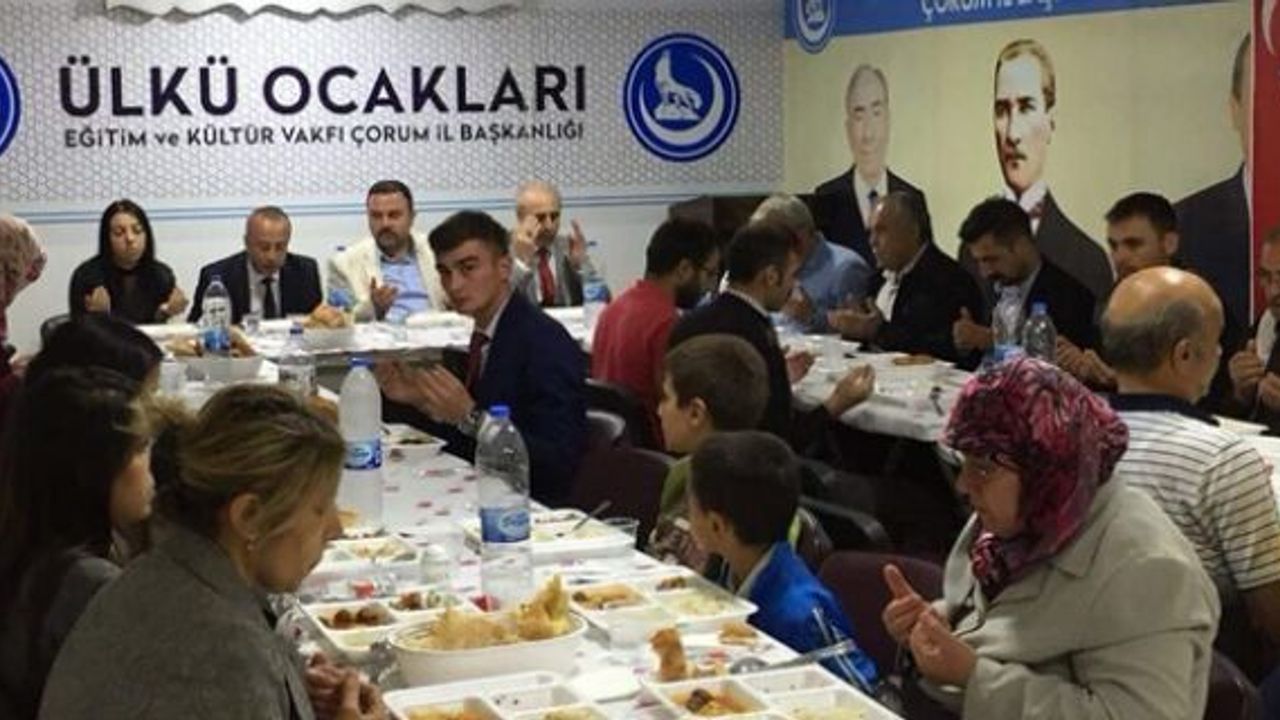 Ülkücüler, şehit aileleriyle birlikte oruç açtı