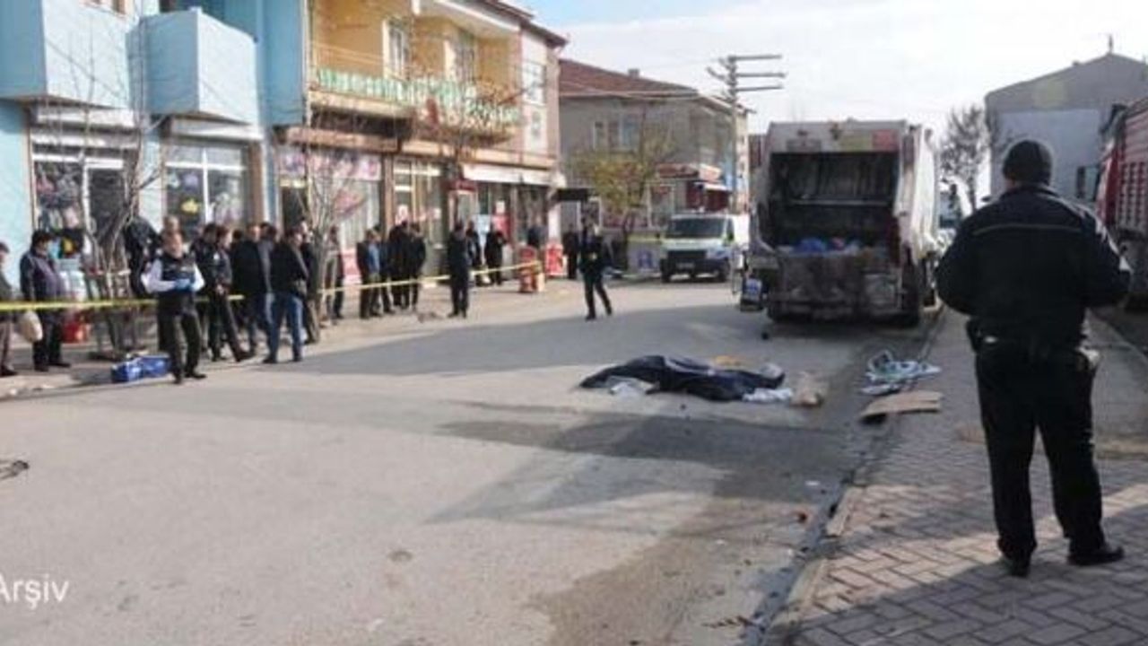 Çöp kamyonu kaza yaptı: 1 ölü, 2 yaralı 