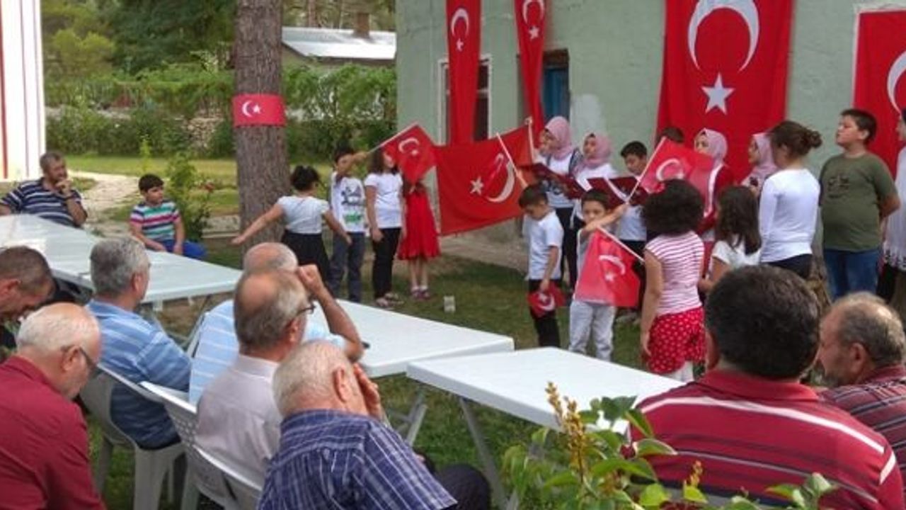 Kuran kursu öğrencilerinden 15 Temmuz etkinliği