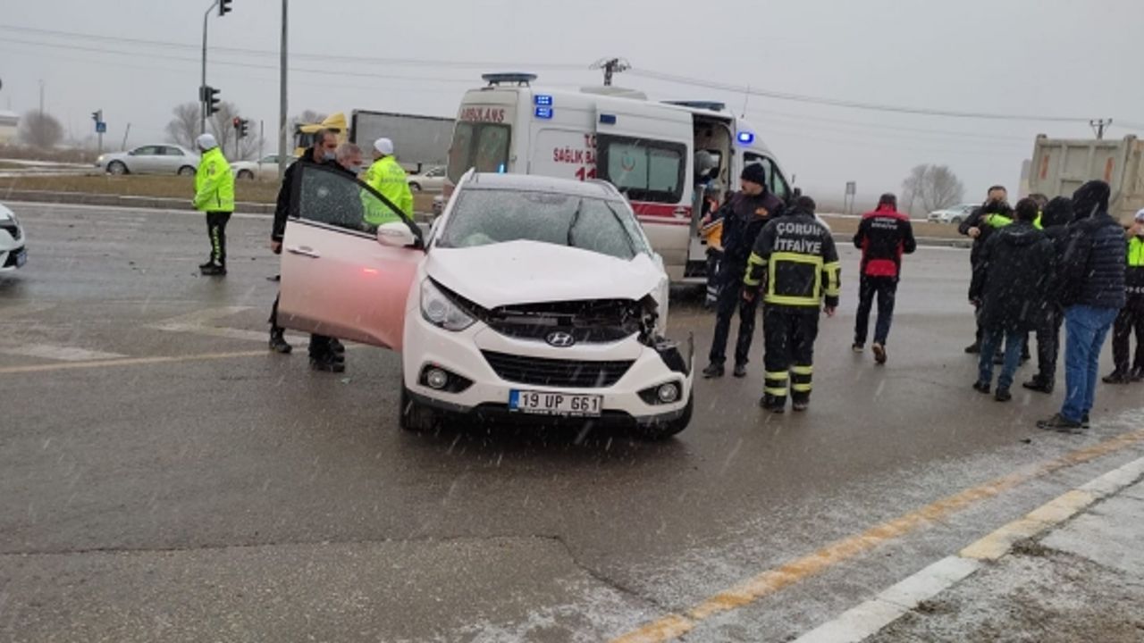 Çorum’da iki ayrı trafik kazasında 6 kişi yaralandı