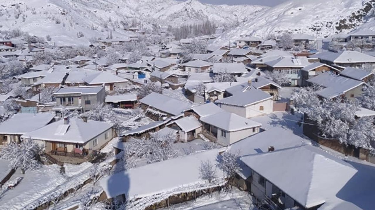 Köylerde kar kalınlığı 60 cm'ye ulaştı