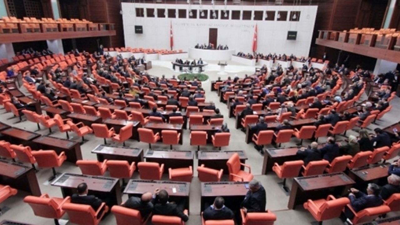 Seçim Kanunu teklifi yasalaştı! Seçim barajı düştü