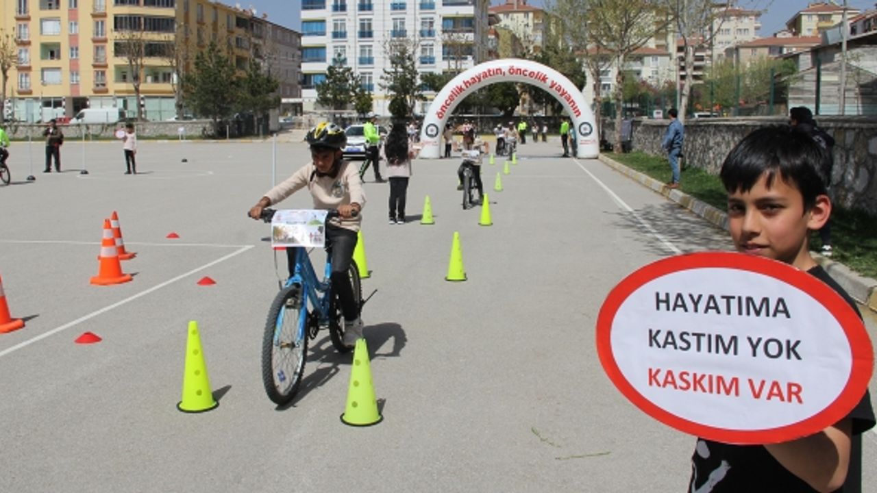 Türkiye ilk defa Çorum’da başlatıldı! 2 bin 500 öğrenciye güvenli bisiklet sürüş eğitimi verilecek