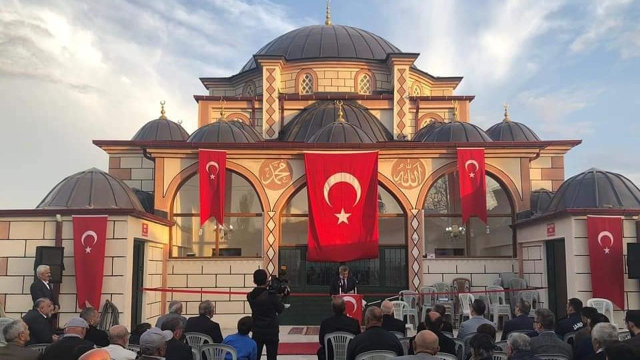 Yapımı 12 yıl süren Türkhacılarhanı Cami açıldı