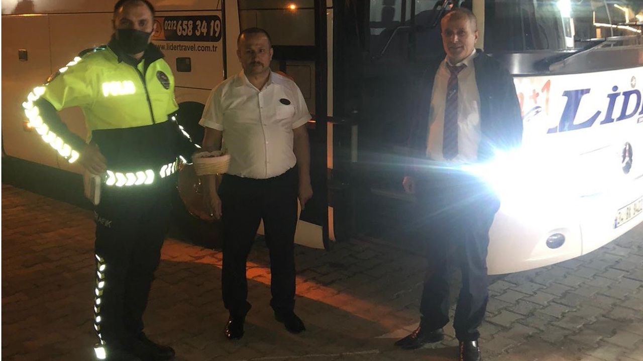Polis yolcu otobüslerini denetledi