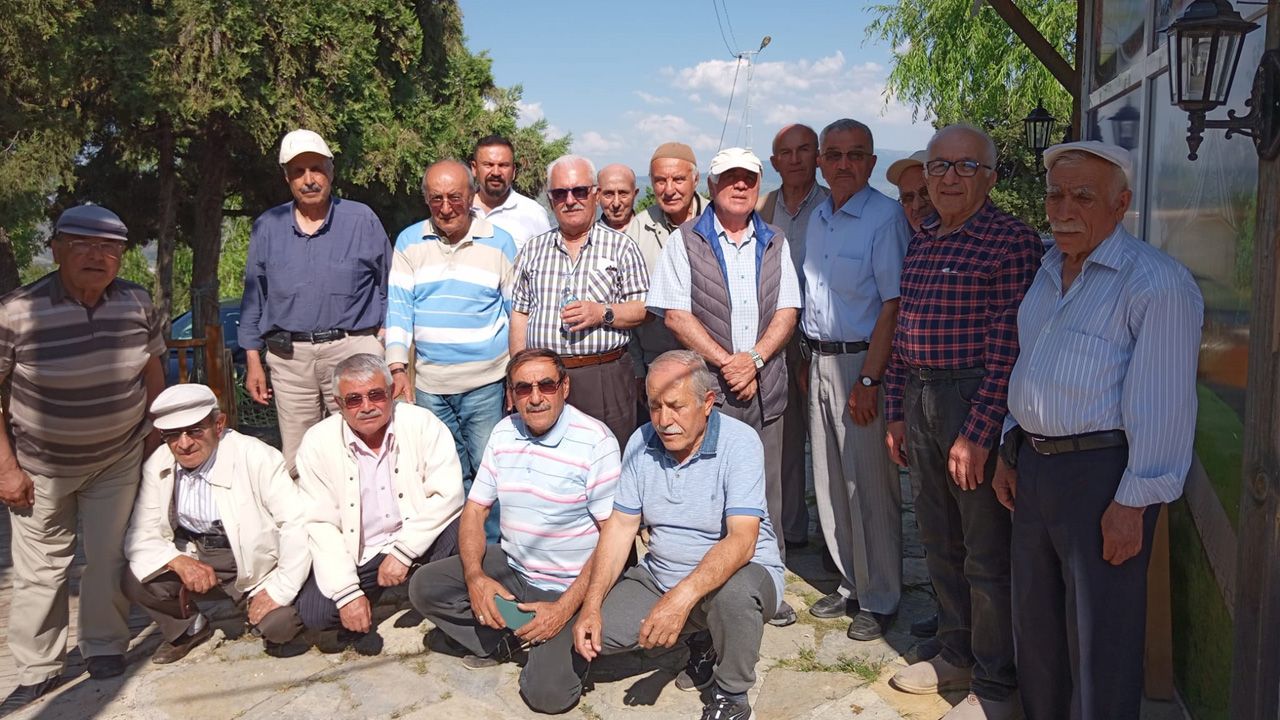 Emekliler Derneği üyeleri istişare toplantısı yaptı