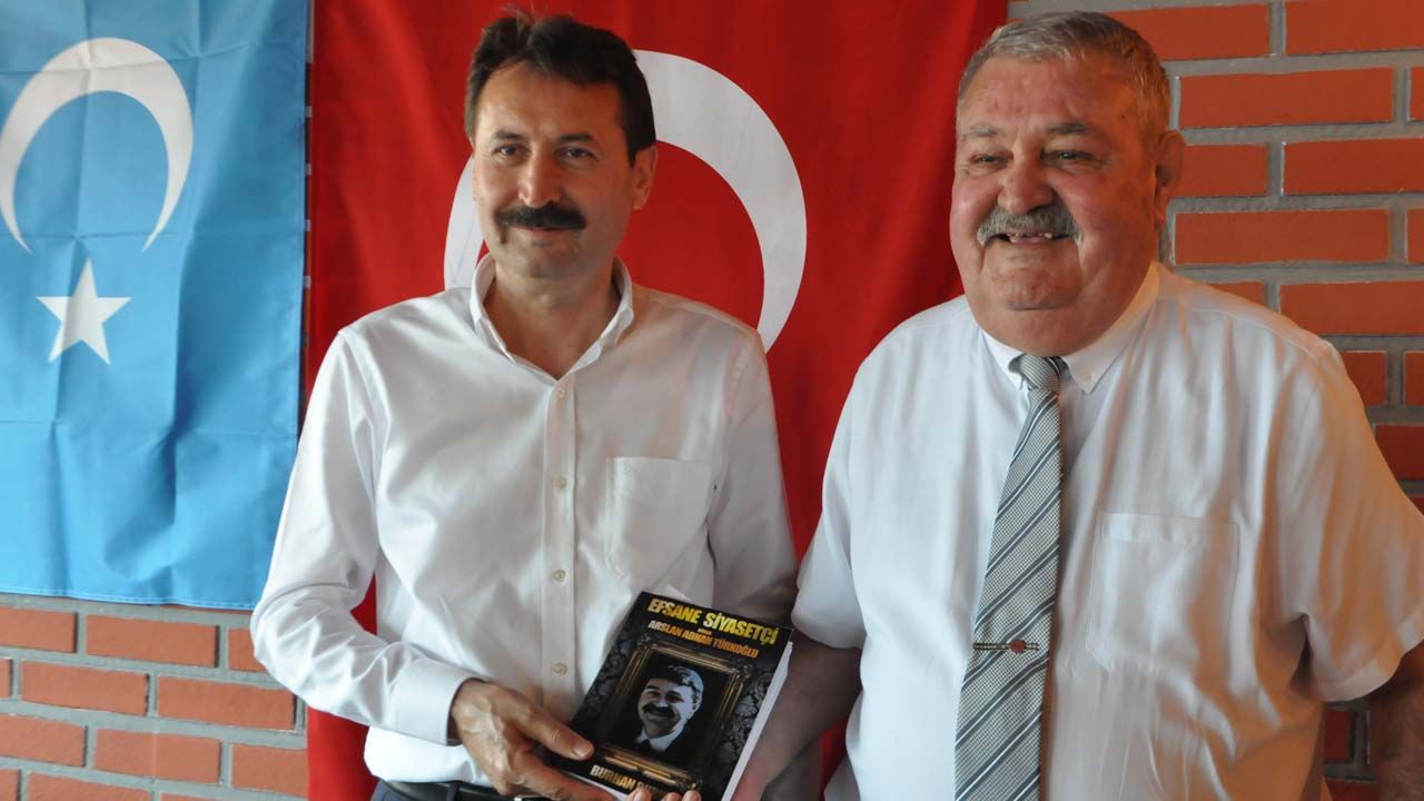 Efsane siyasetçi Adnan Türkoğlu’nun kitap lansmanı yapıldı