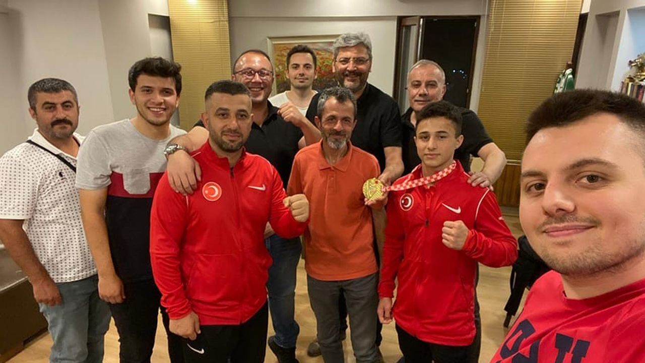 Ahmet Sami Ceylan, Şampiyonu tebrik etti