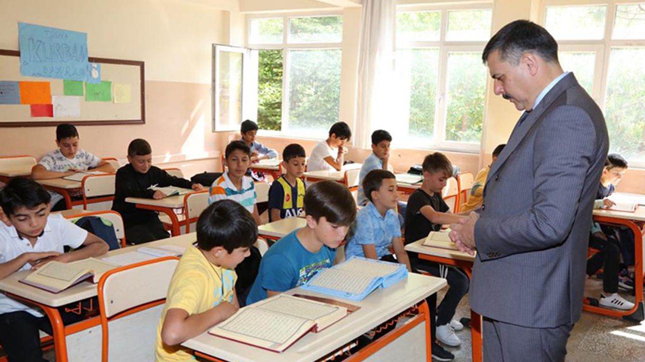 Vali Mustafa Çiftci TÜGVA Yaz okulunu ziyaret etti