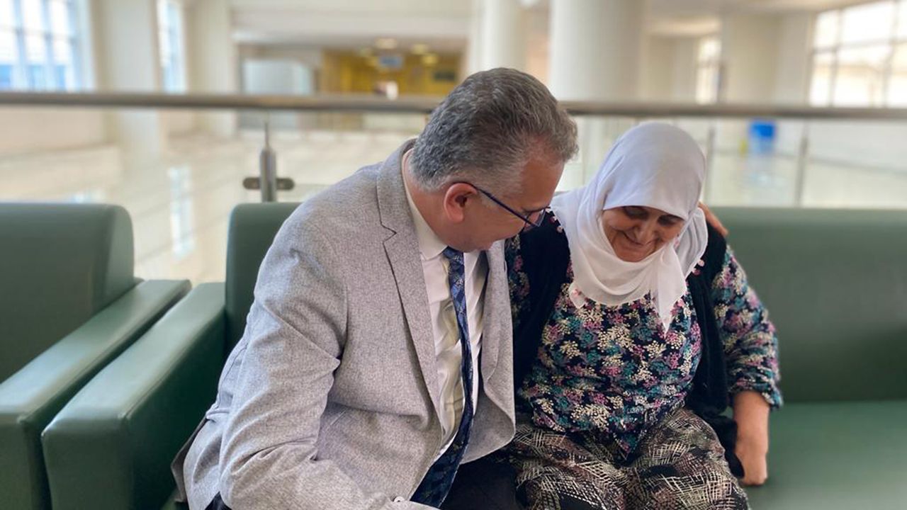 Yusuf Ahlatcı'dan Bayram öncesi hastane ziyareti