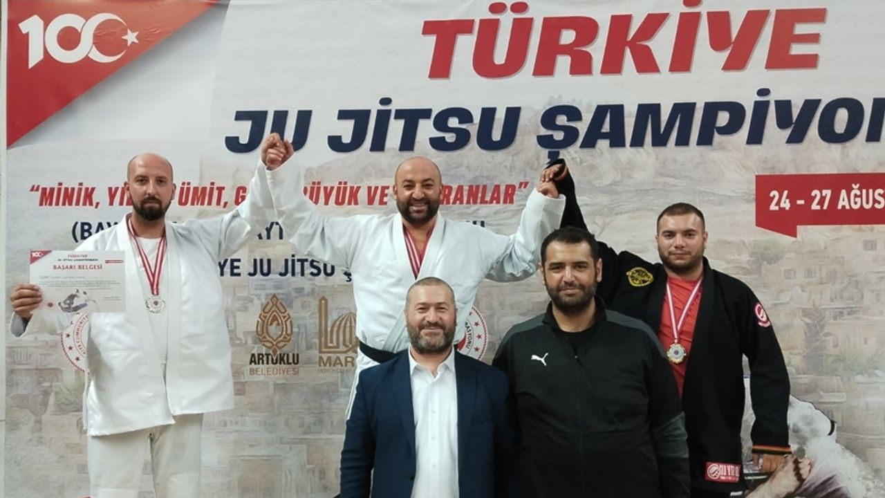 Ju jitsu Türkiye Şampiyonası’nda İrfan Sönmez'den 2 altın madalya