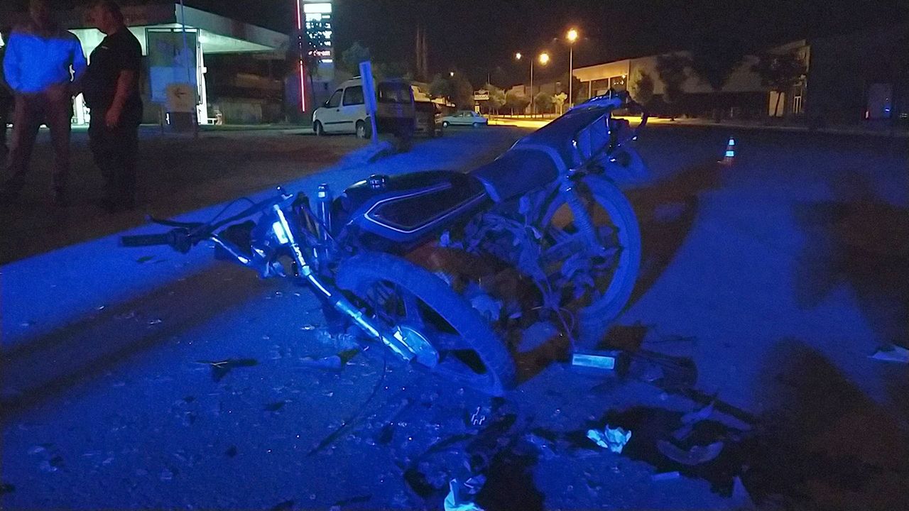 Otomobil ve motosiklet çarpıştı: 1 ağır yaralı