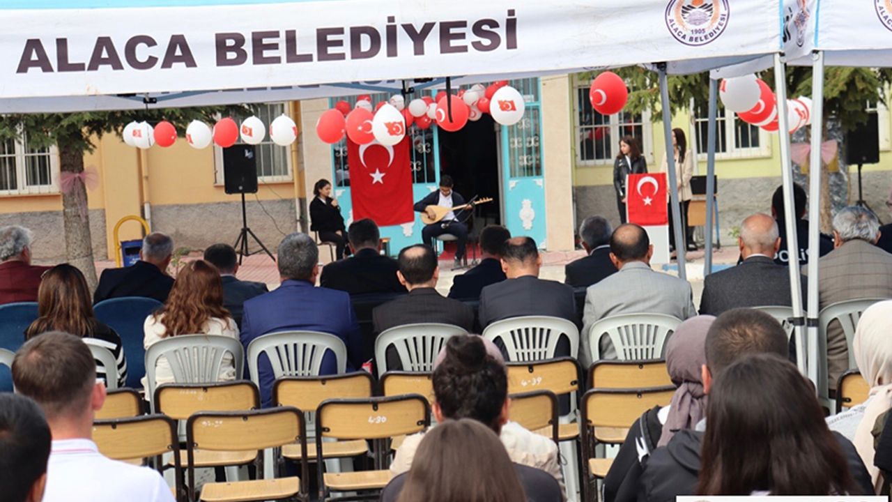 Alaca'daki öğrenciler Atatürk’ün sevdiği türküleri seslendirdiler