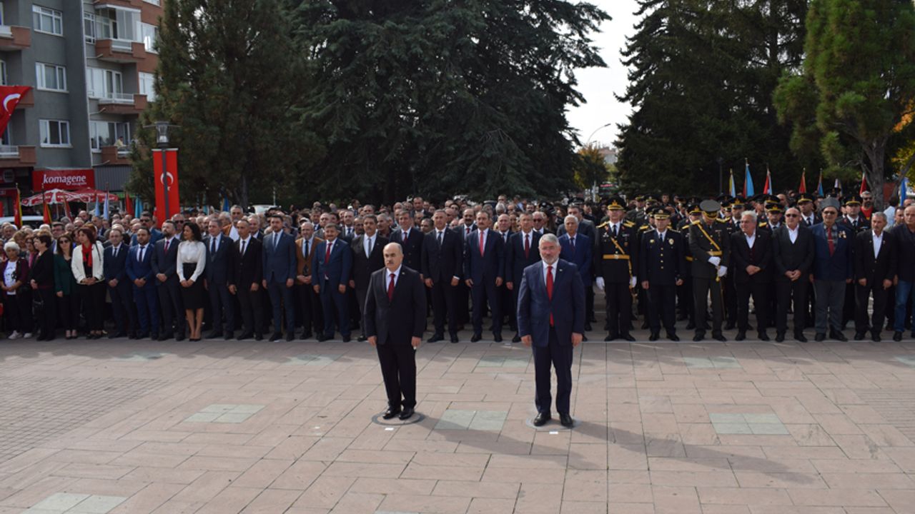 Cumhuriyet’in 100.Yılında Atatürk Anıtı’na çelenk sunuldu