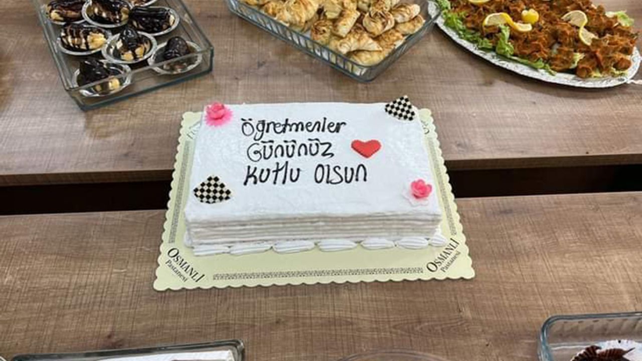 Osmancık’ta öğrencilerden öğretmenlerine sürpriz kutlama