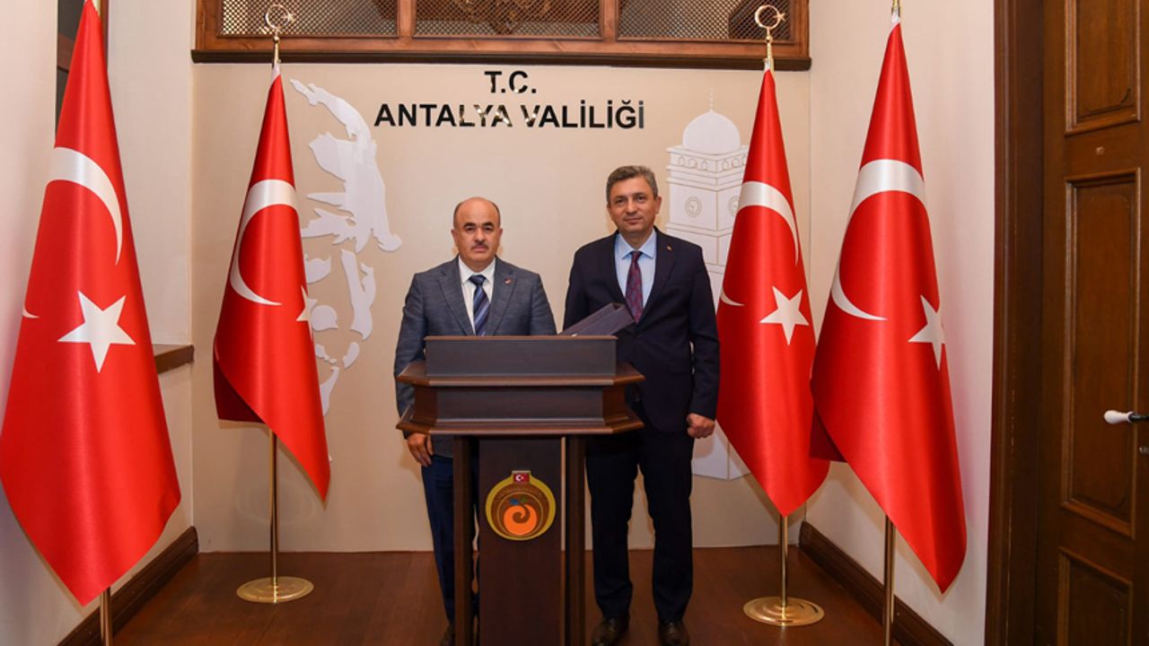 Antalya Valisi Hulusi Şahin’e ziyaret