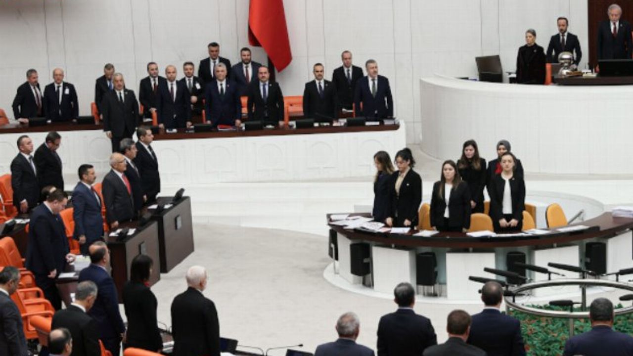 İki bakanlığın 2024 bütçeleri öncesi merhm Milletvekili Bitmez'e saygı duruşu