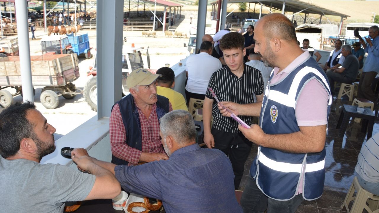 Havza'da polisten kurban pazarında sahte para ve dolandırıcılık uyarısı