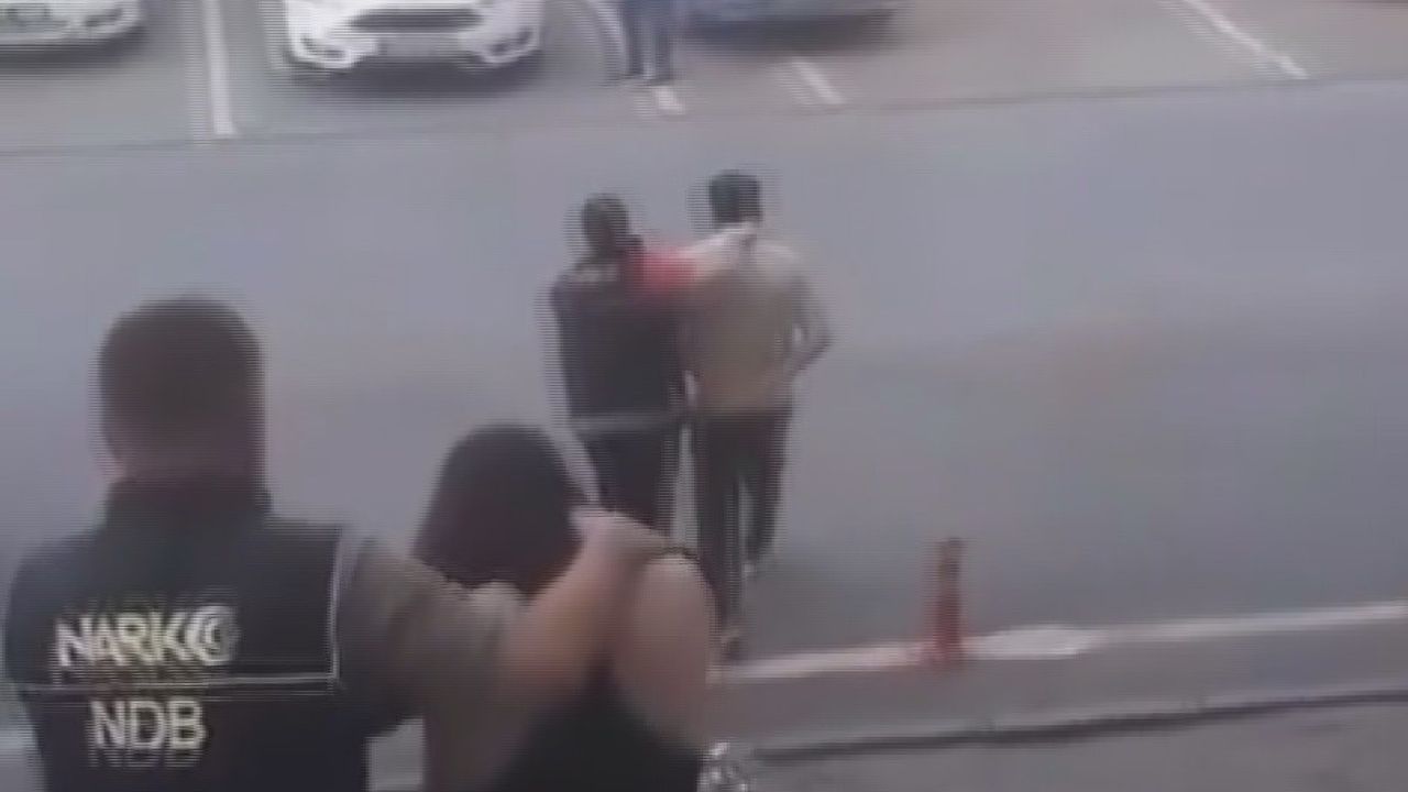 Uyuşturucu tacirleri polisten kaçamadı