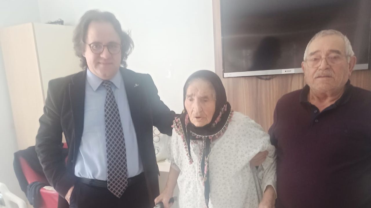 Çorum'da 100 yaşındaki hastaya kalça protezi ameliyatı: Zeynep teyze başarılı operasyonla yeniden yürüdü!
