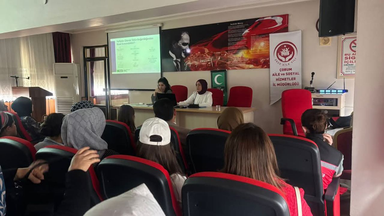 Osmancık'ta ailelere bağımlılıkla mücadele eğitimi verildi