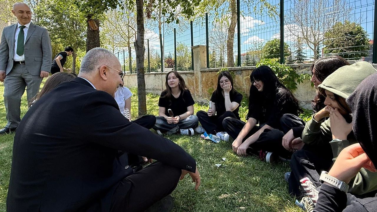 Yusuf Ahlatcı’dan okul ziyaretleri: “Gençliğin umudu, geleceğimizin teminatıdır”