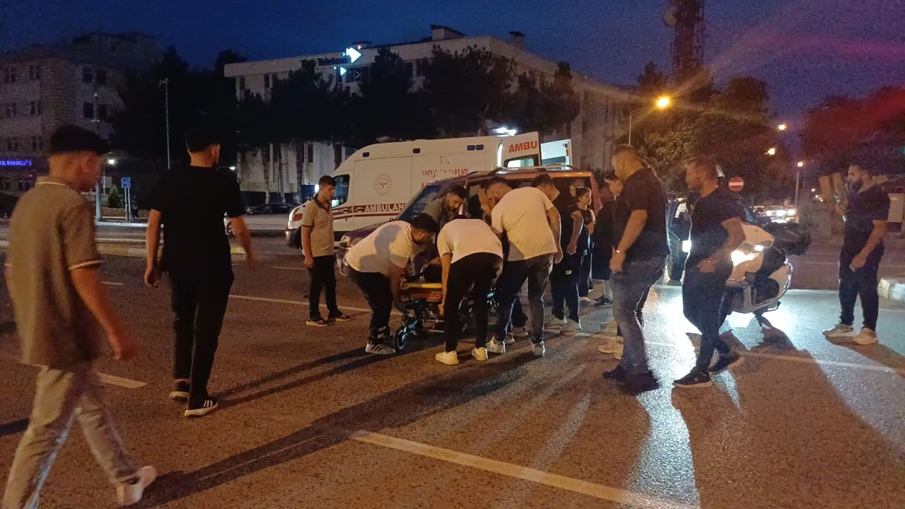 Çorum'da hafif ticari araç ile motosiklet çarpıştı: Sürücü hastaneye kaldırıldı