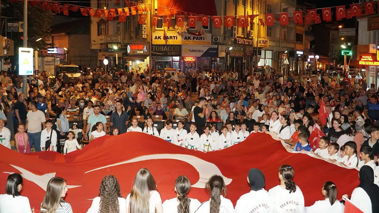 Osmancık’ta 15 Temmuz ruhu yeniden canlandı: Yüzlerce kişi meydanlarda buluştu