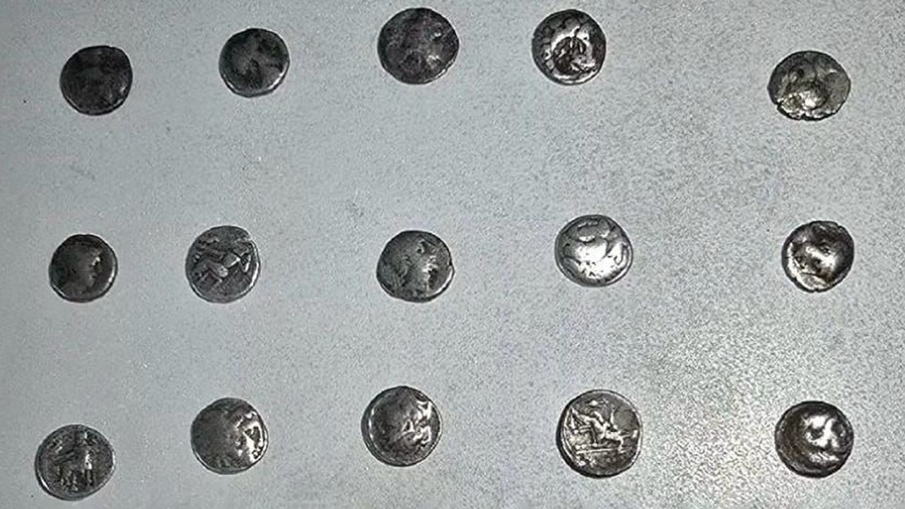 Terminal önünde durduruldular, araçtan 26 tarihi eser çıktı!