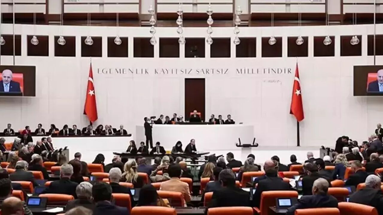"Kızını işe bırak, oğlunu havuza götür": Makamda özel hizmet devri