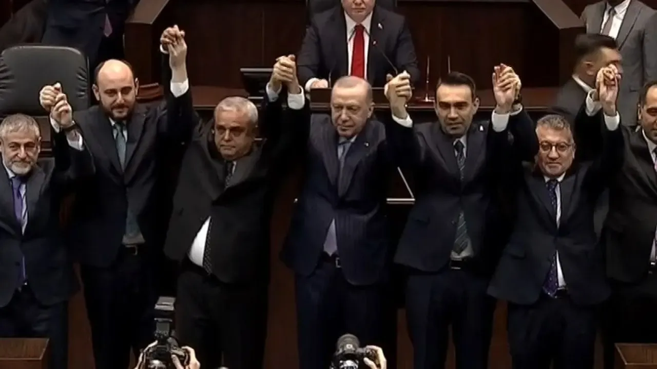 Meclis’te transfer rüzgarı: CHP ve DEVA’dan AK Parti’ye geçiş