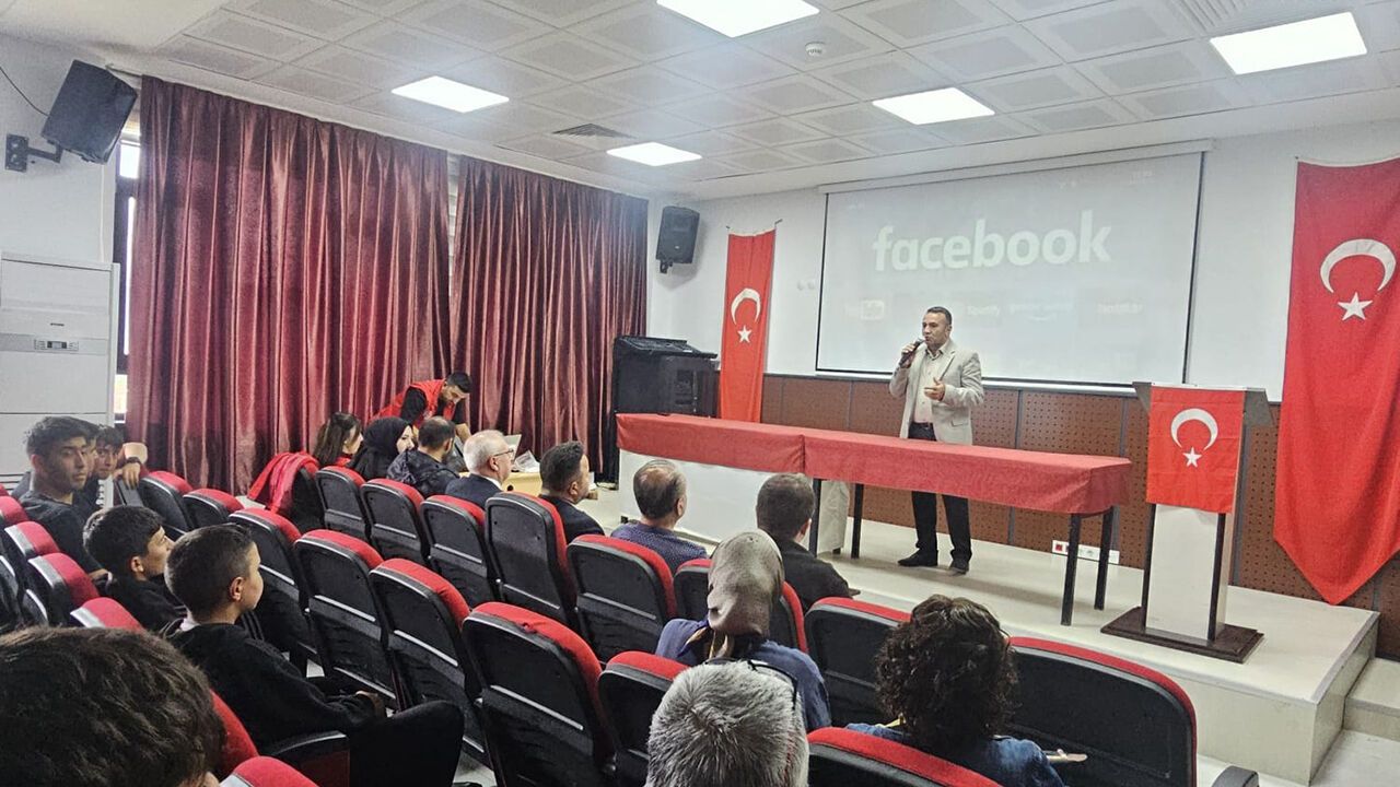 Laçin’de öğrenci ve öğretmenlere yapay zeka eğitimi