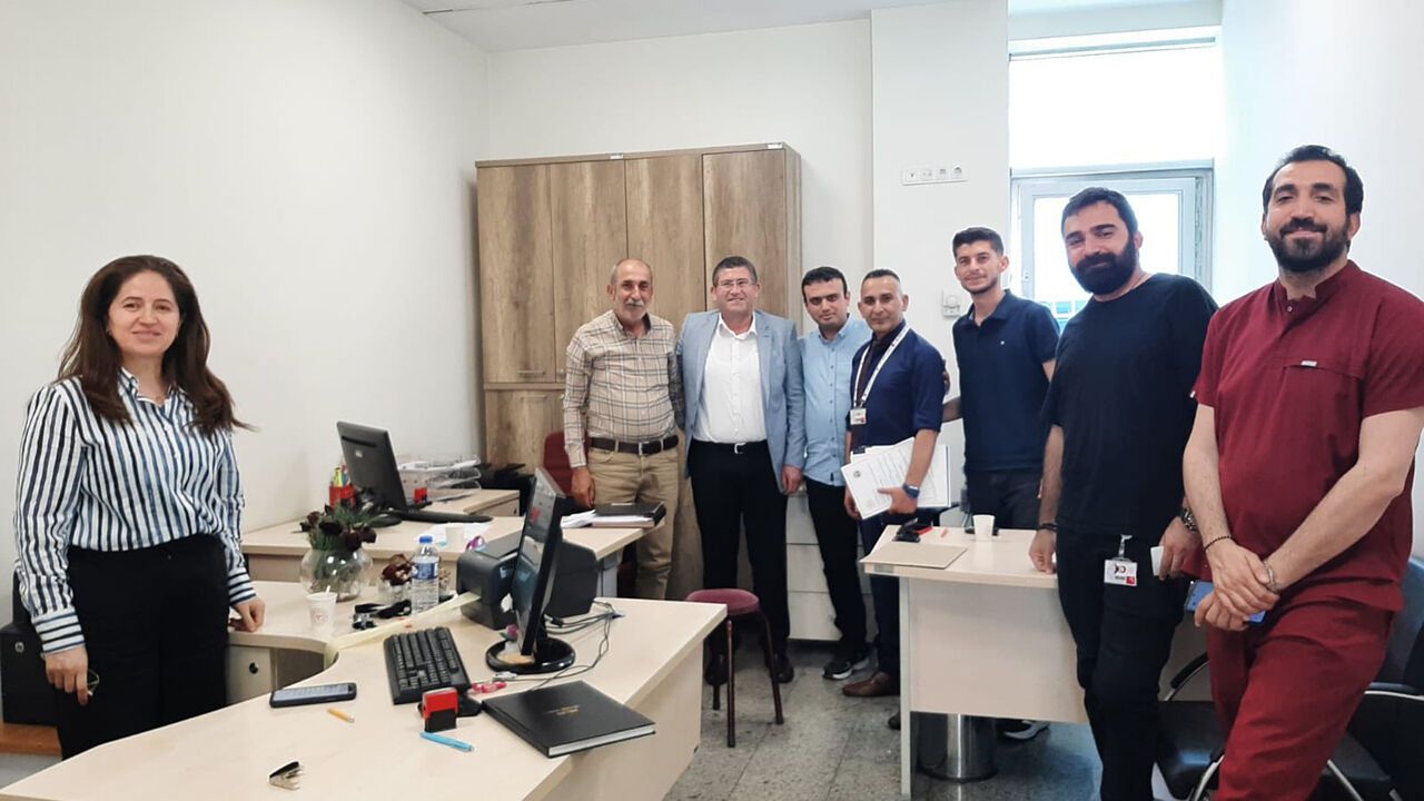 Saatci ve ekibi sağlık çalışanlarını ziyaret etti