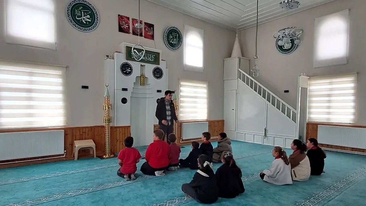 Kargı'da öğrenciler camileri yerinde tanıdı