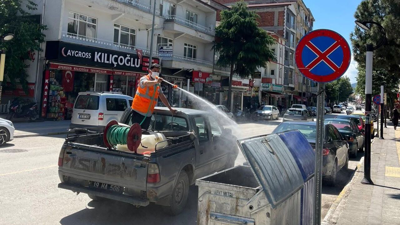 Osmancık'ta çöp konteynerleri dezenfekte ediliyor