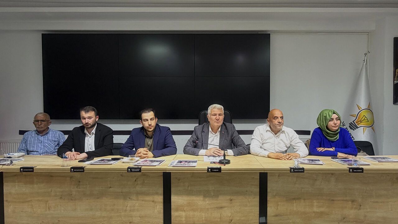 AK Parti'de mahalle başkanları toplantısı gerçekle