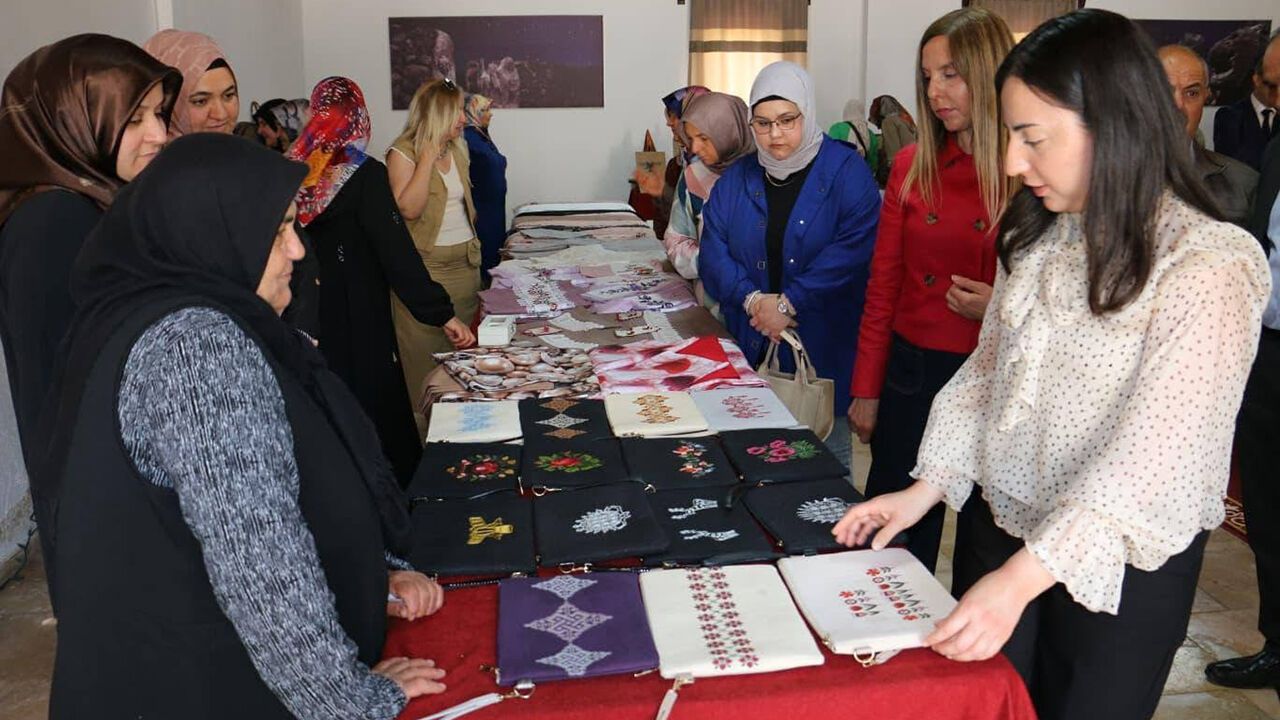Boğazkale'de yıl sonu el emeği sergisi açıldı