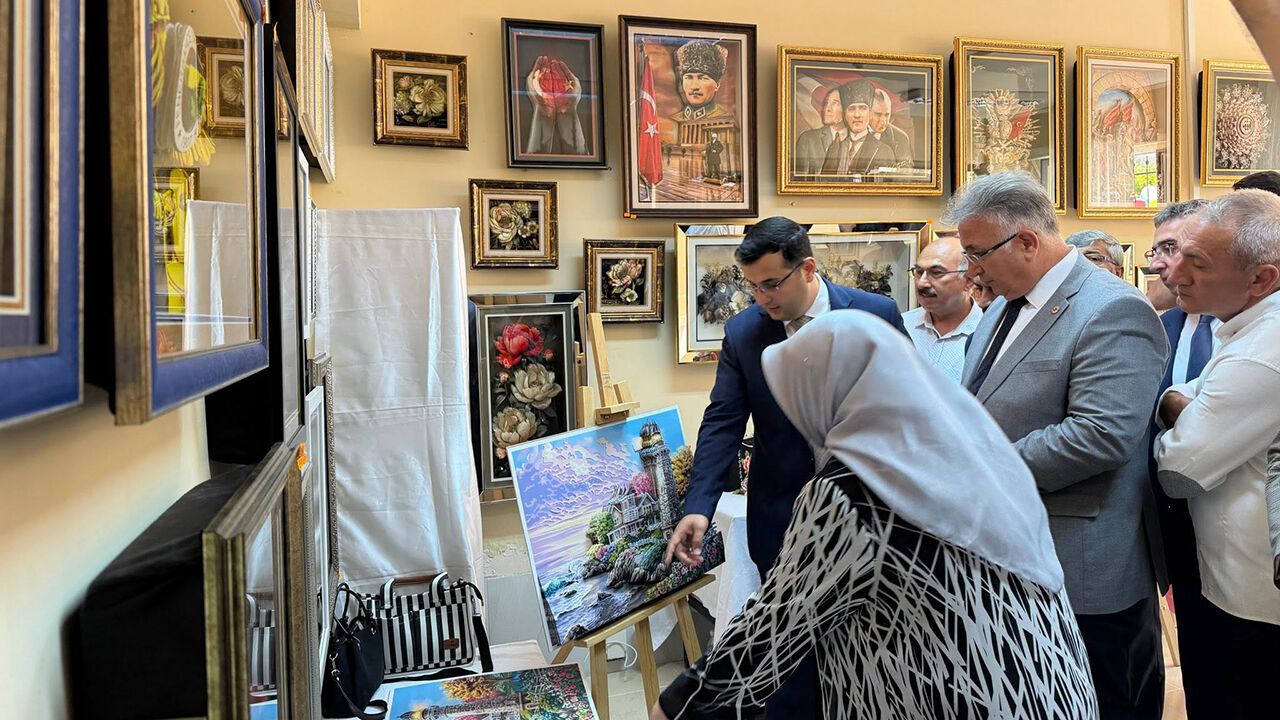 Oğuzlar’da Hayat Boyu Öğrenme Haftası sergisi açıldı