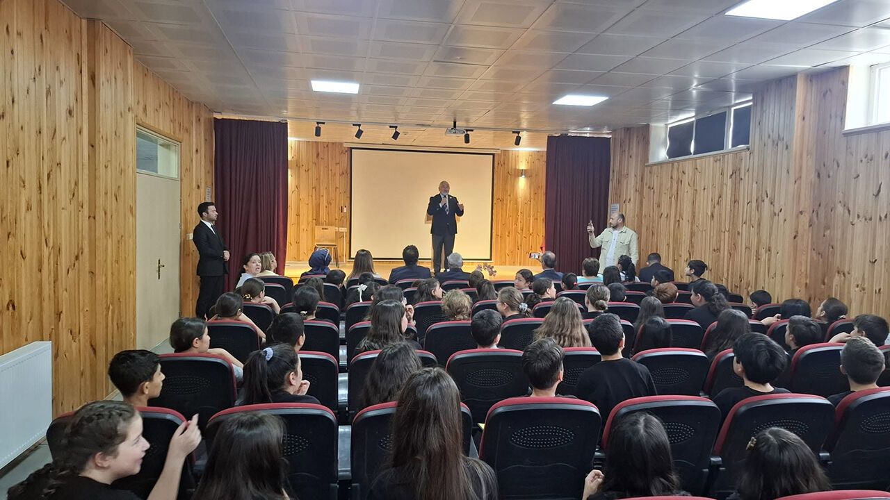 Başkan Aşgın ve Müdür Çağlar öğrencilerle bir araya geldi