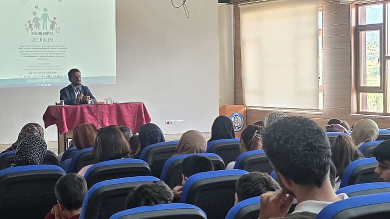 Nenehatun Ortaokulu'nda "Değerleriyle Güçlü Ailem"