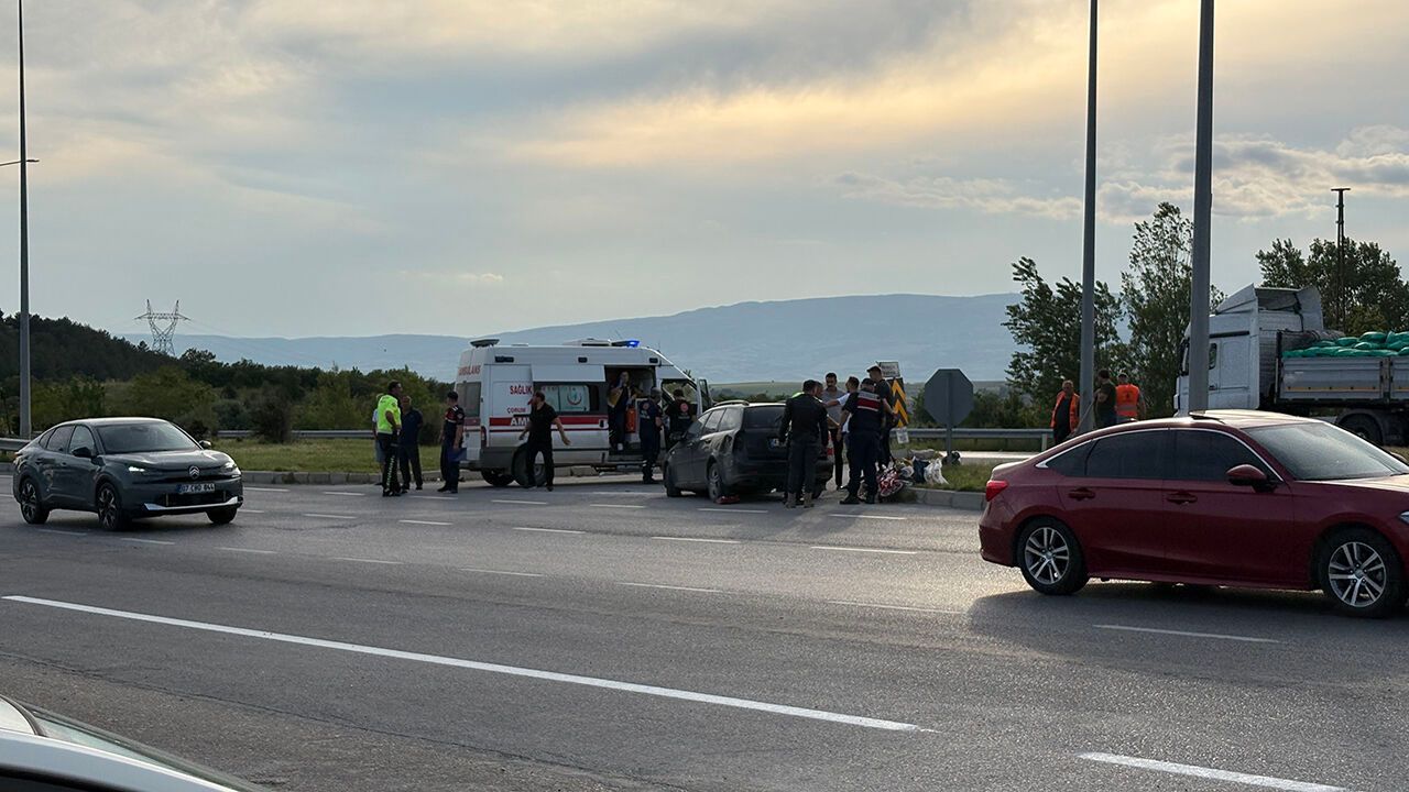 Çorum’da otomobil ile tanker çarpıştı: 4 yaralı