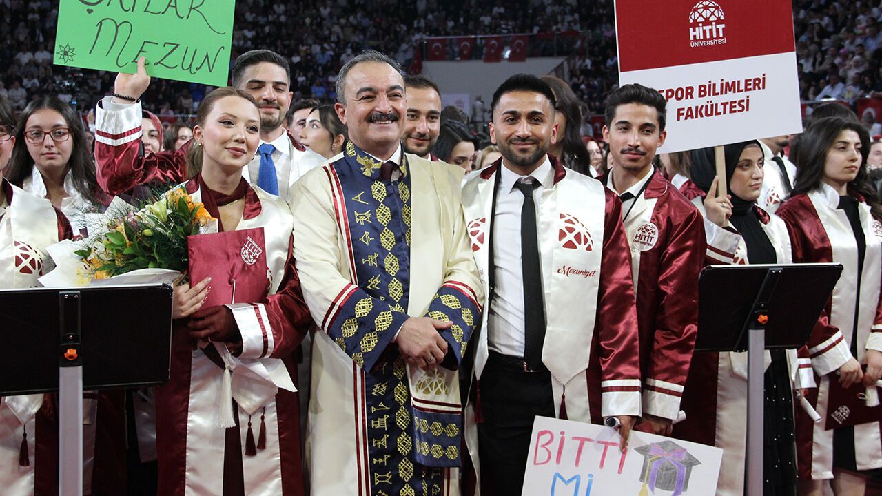 Hitit Üniversitesi’nde mezuniyet coşkusu yaşandı